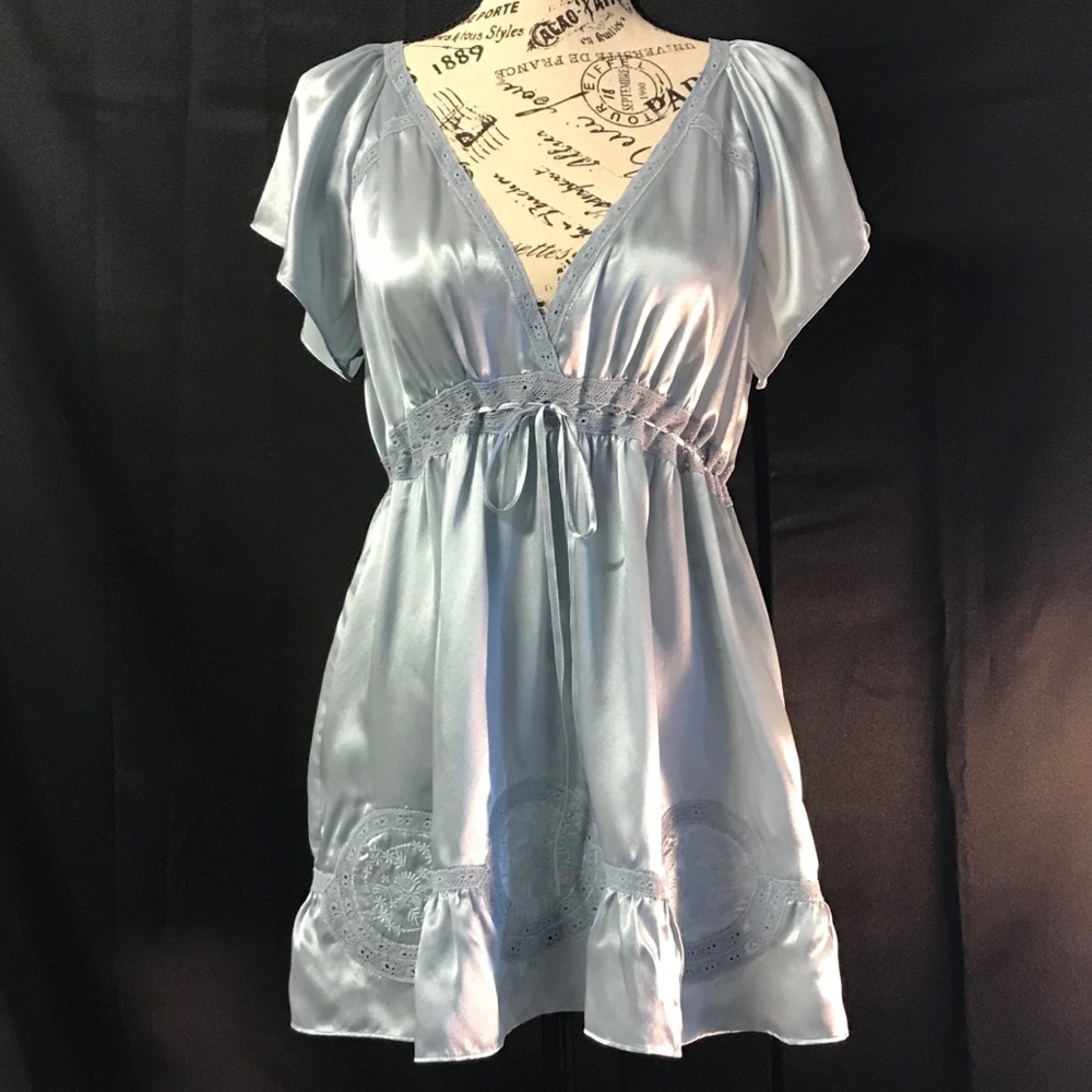 BCBGMaxarzia Pale Blue Silk Empire Waist Blouse Sm
